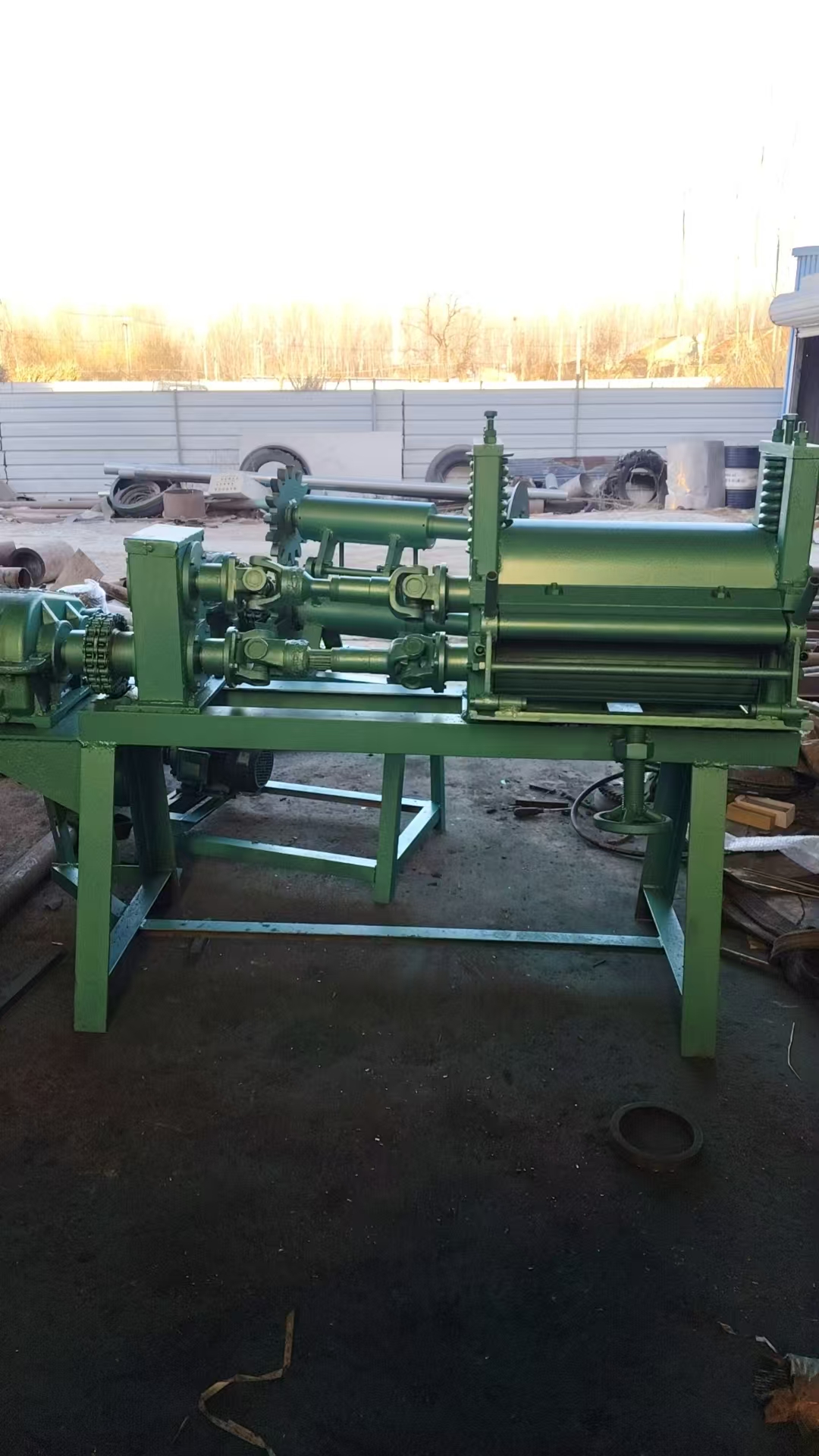 Bagaimana Pisau Cracker Karet Langsung dari Pabrik Dari Peralatan Xinzhe Dapat Memotong Biaya Operasional Daur Ulang Anda?